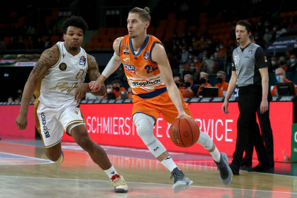 一个曾经在 一个曾经在