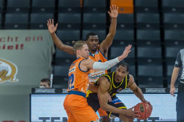 也在季前赛 也在季前赛