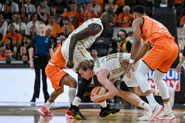 夺冠事件再 夺冠事件再